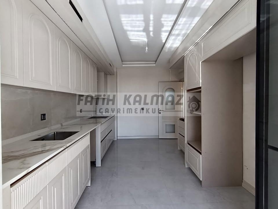 Konya Selçuklu S. Eyyubi Mahallesi’nde Satılık 4+1 AraKat Daire – 170 m², Kızartma Mutfaklı